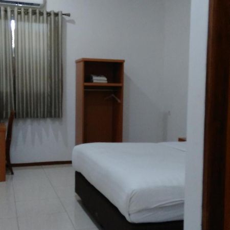Aurora Hotel Siliwangi Cirebon Habitación foto