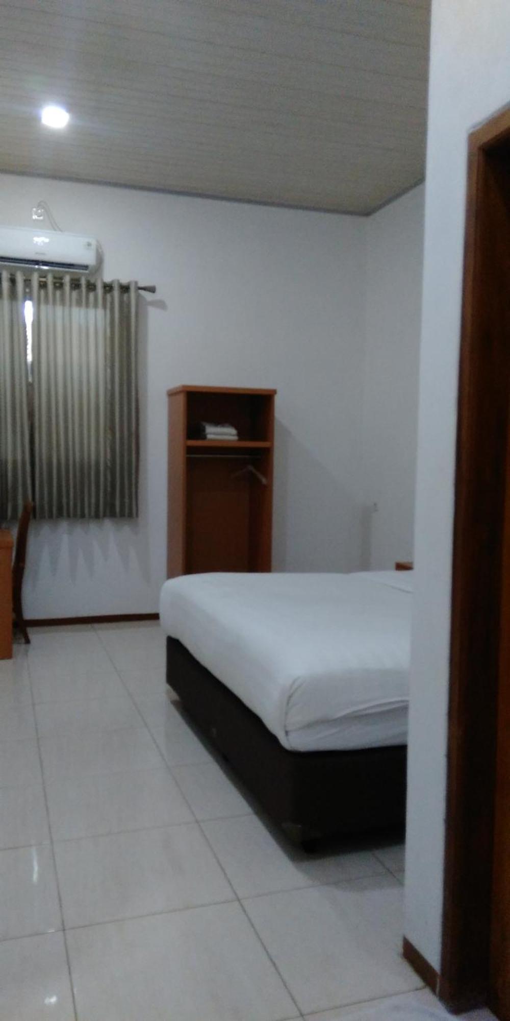 Aurora Hotel Siliwangi Cirebon Habitación foto